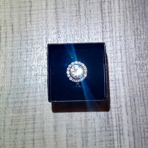 Round crystal paved ring - Picture 5 of 13